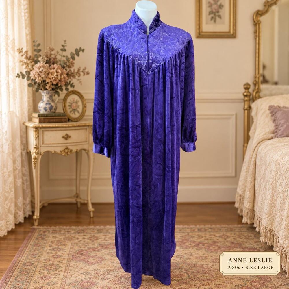 Vintage Anne Leslie 1980s Purple Velour Zip Robe Quilted Yoke Housecoat Large